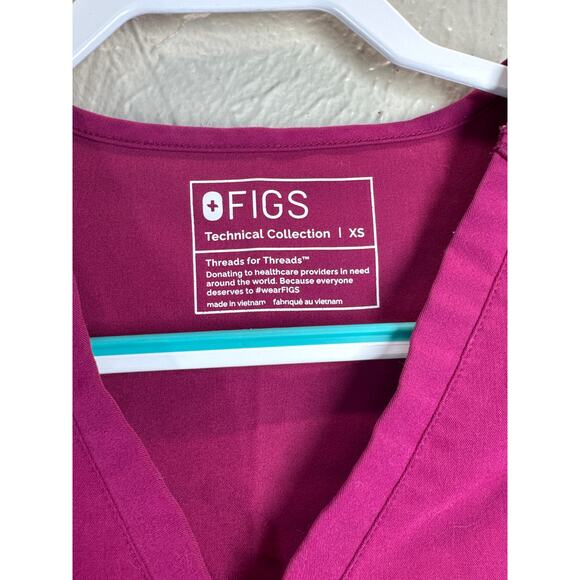 FIGS Technical Scrub Top Womens Dark Pink Stretch V-Neck Pockets Uniform Size XS - Picture 2 of 4